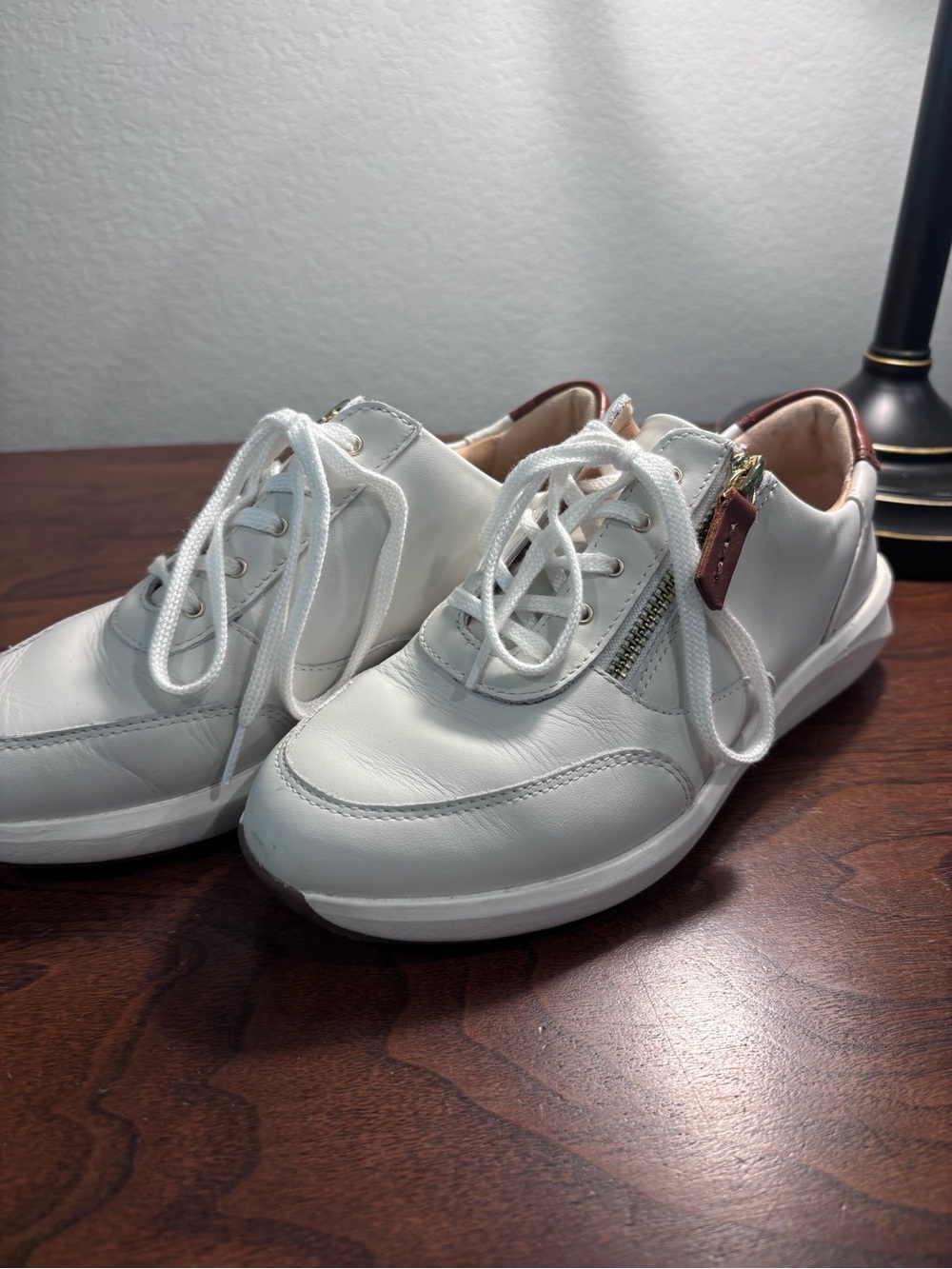 Clark’s White Leather Sneakers with Brown Heel Accent - Picture 2 of 5